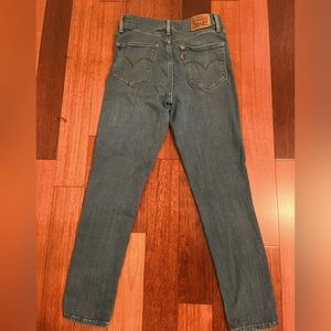 Levi’s 721 high rise skinny jean mid wash blue (looks different in photo)